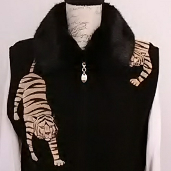 lisa international Jackets & Blazers - 💥Host Pick💥New never worn black vest